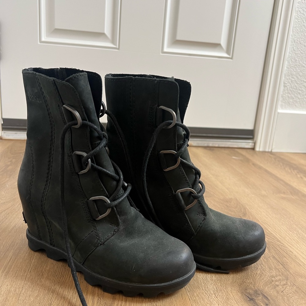 Sorel Black Lace-Up Wedge Boots